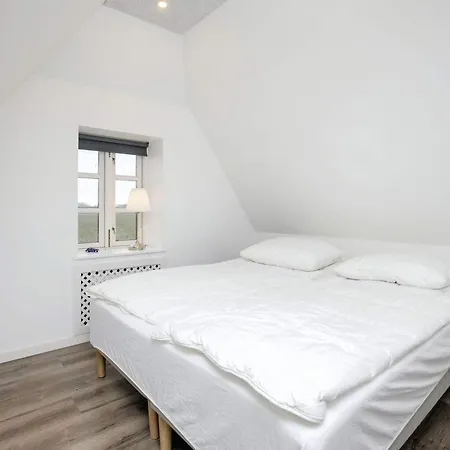 8 Person In Bogense-by Traum